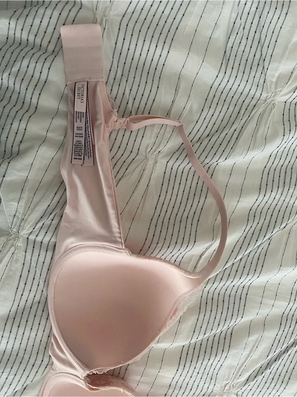 Victoria's Secret Pink Floral Lace Underwire Bra Body by Victoria - Picture 3 of 9